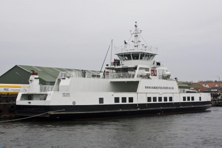 Isefjord som er ankommet til Hundested 14. april 2013