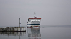 SejerøFærgen i dens hvide farve 17. februar 2013