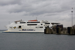 Max Mols ankommer til Odden færgehavn 7 maj 2010