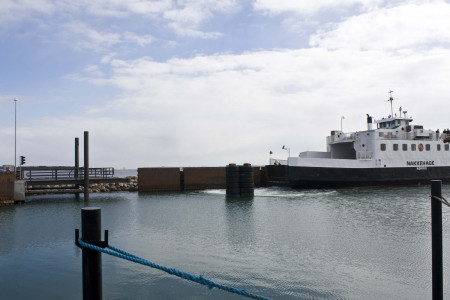 Nakkehage som ankommer til det nye havneleje i Rørvig, hvor også Isefjord skal ligge til 6. april 2013
