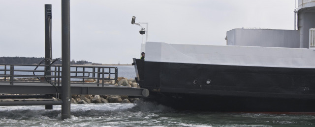 Nakkehage som ankommer til det nye havneleje i Rørvig, hvor også Isefjord skal ligge til 6. april 2013