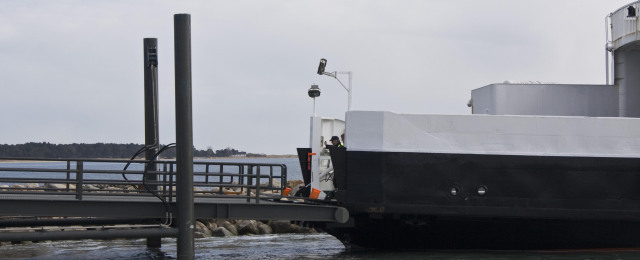 Nakkehage som ankommer til det nye havneleje i Rørvig, hvor også Isefjord skal ligge til 6. april 2013