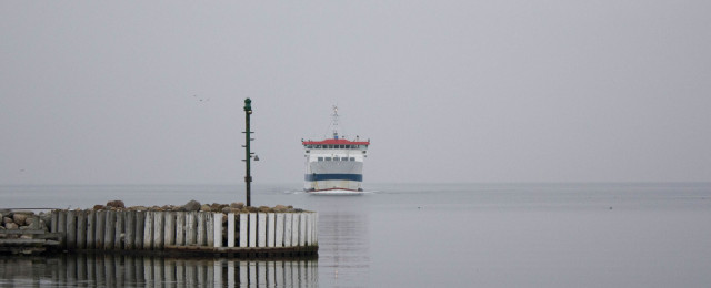 SejerøFærgen i dens hvide farve 17. februar 2013