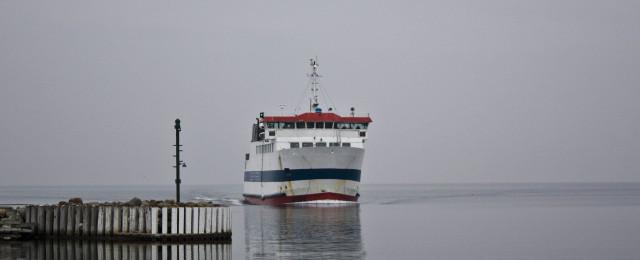 SejerøFærgen i dens hvide farve 17. februar 2013