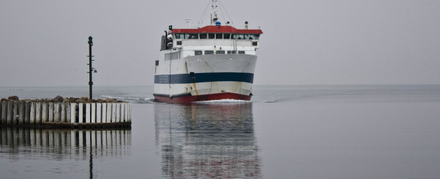 SejerøFærgen i dens hvide farve 17. februar 2013