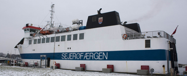 SejerøFærgen i dens hvide farve 17. februar 2013