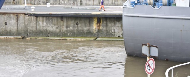 Ved sluserne i Brunsbüttel set fra kanal siden 11. august 2013